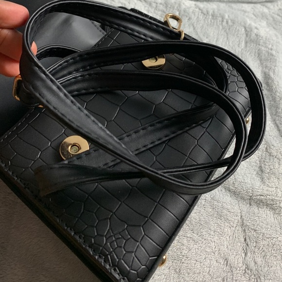 Boehemian knotted handle cross body bag - Picture 3 of 16